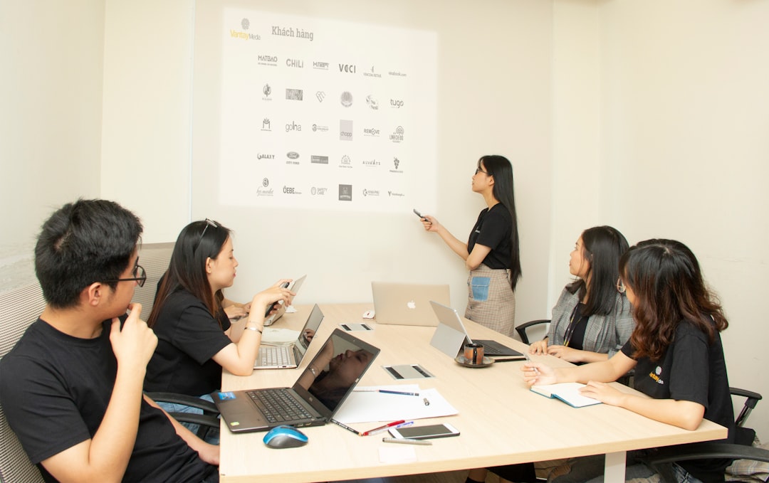 có nên học thạc sĩ để thăng tiến - kết quả và đánh giá | DigiSource.vn