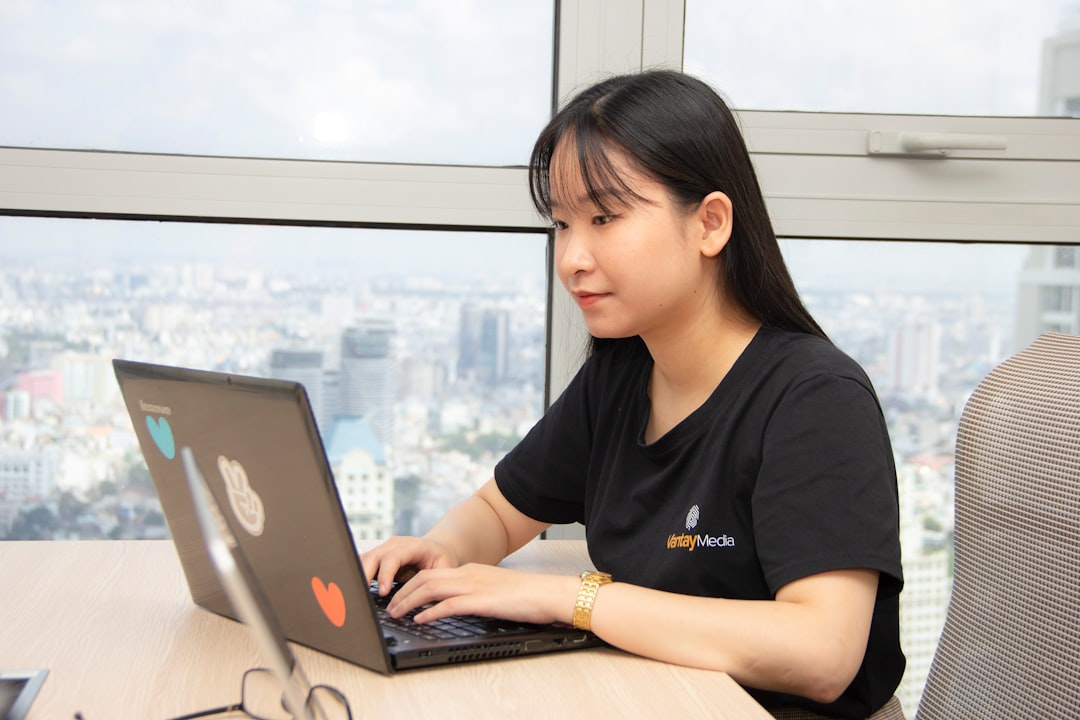Việc làm online tại nhà uy tín: Nhận diện thật giả và mức thu nhập thực tế