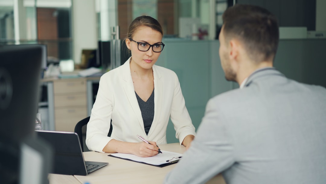 Phỏng vấn tiếng Anh: 15 câu hỏi kinh điển và mẫu trả lời tự nhiên